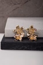 Aretes Flor Silvestre color Oro - Image 2